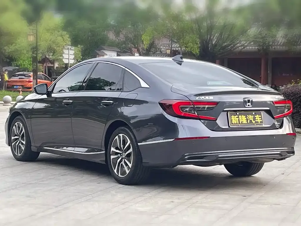 Honda Accord — фото 9