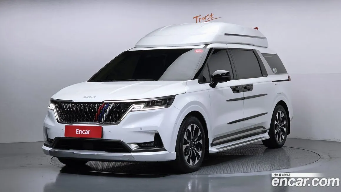 Kia Carnival Gasoline 7-Seater Hi-Limousine 1
