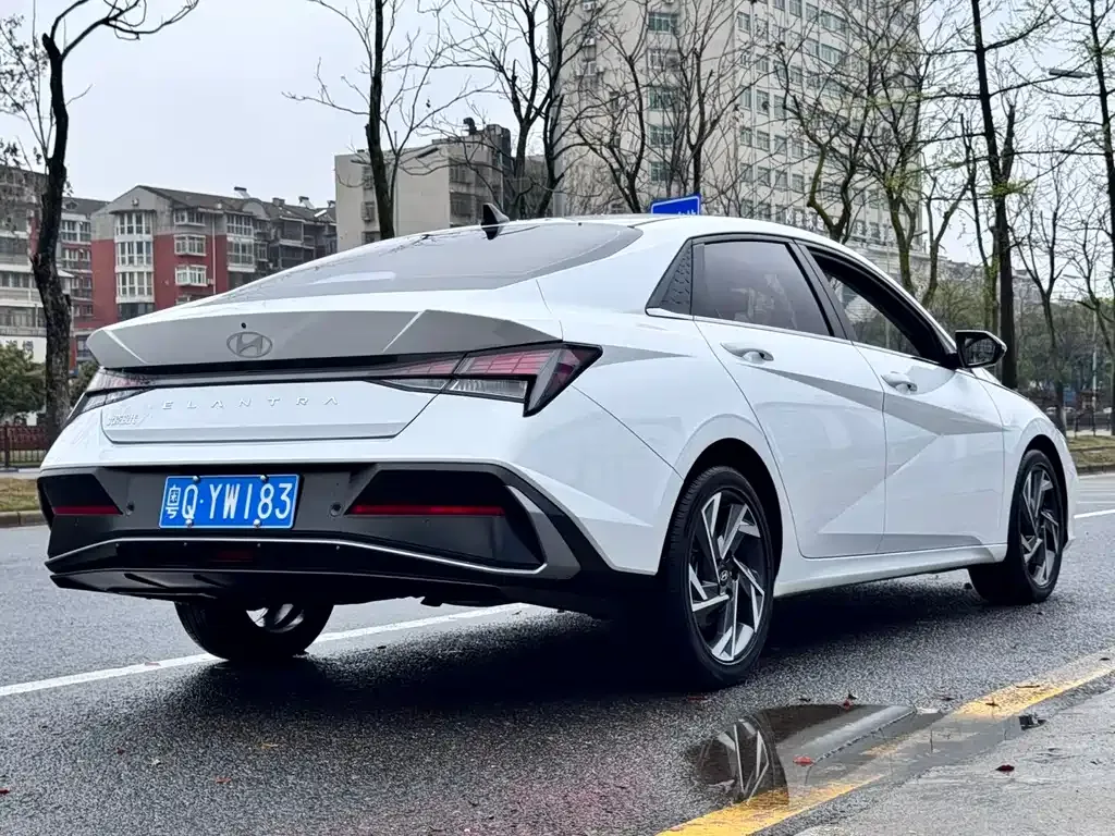 Hyundai Elantra — фото 6