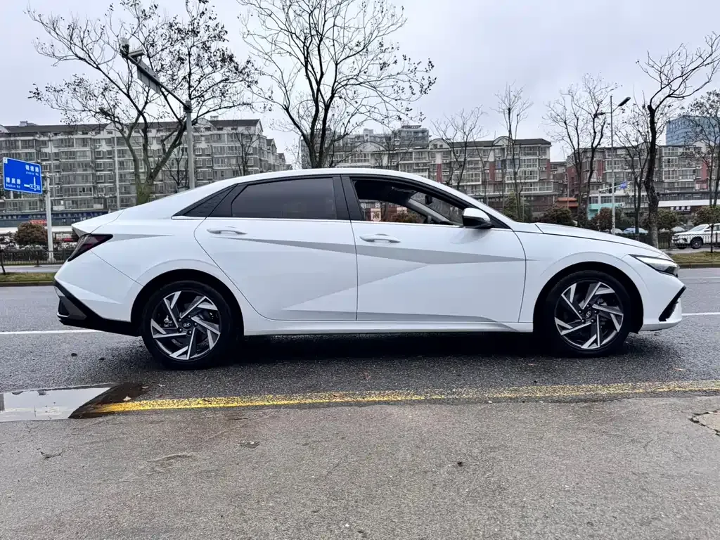 Hyundai Elantra — фото 8