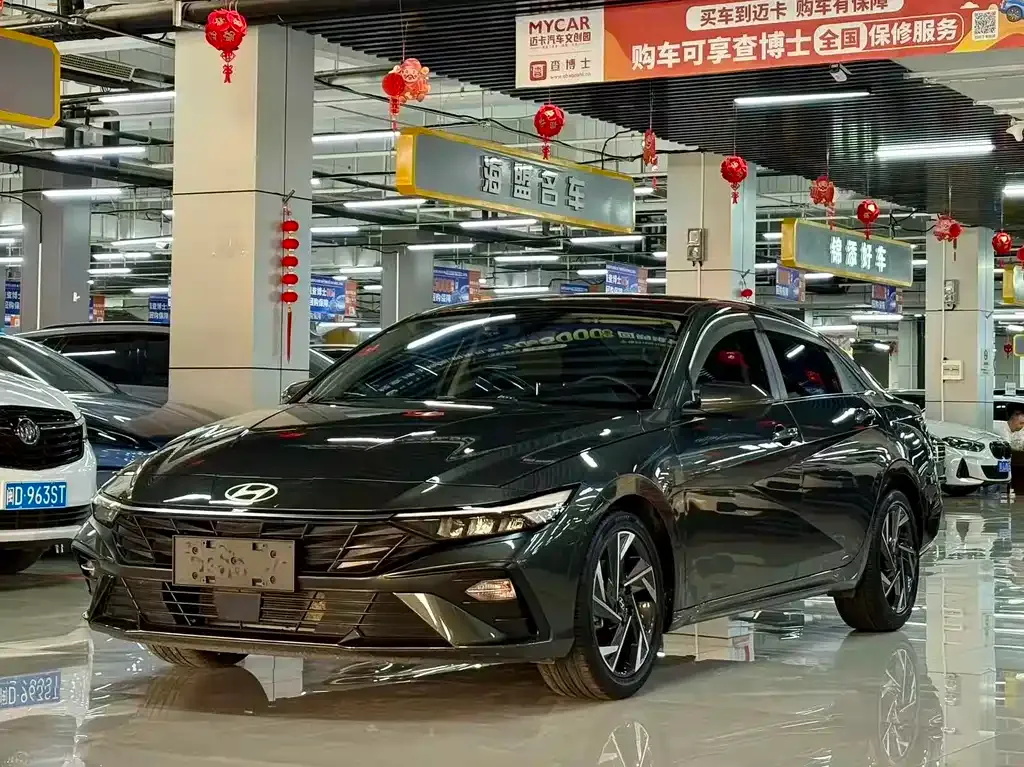 Hyundai Elantra — фото 1