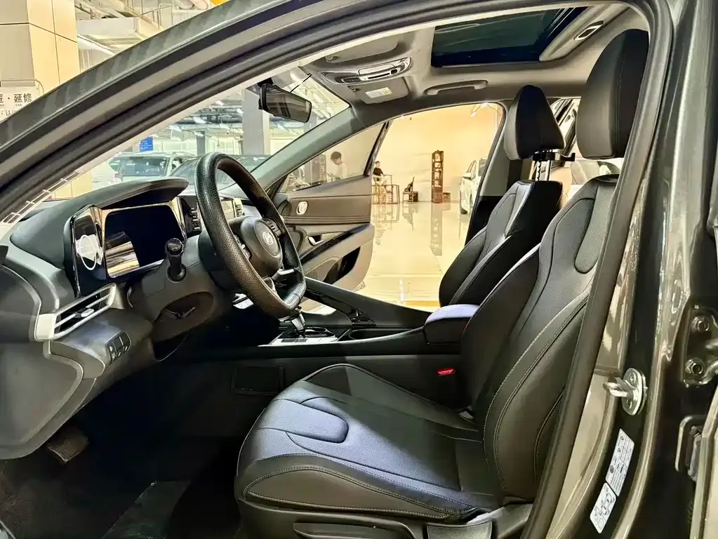 Hyundai Elantra — фото 9