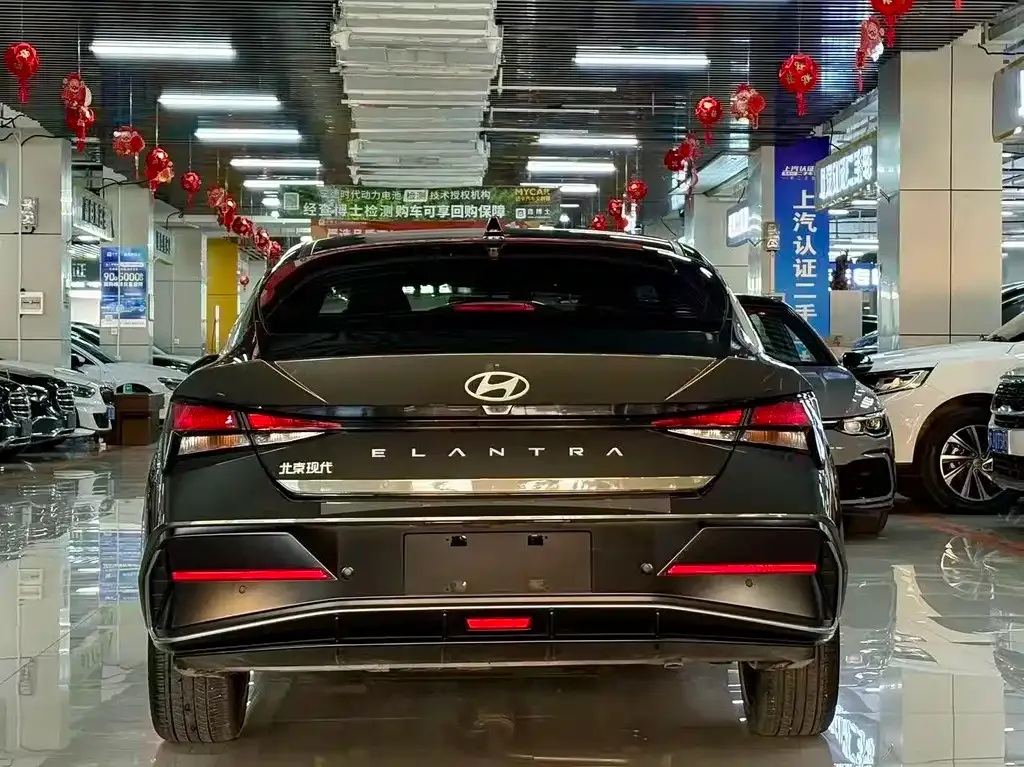 Hyundai Elantra — фото 8