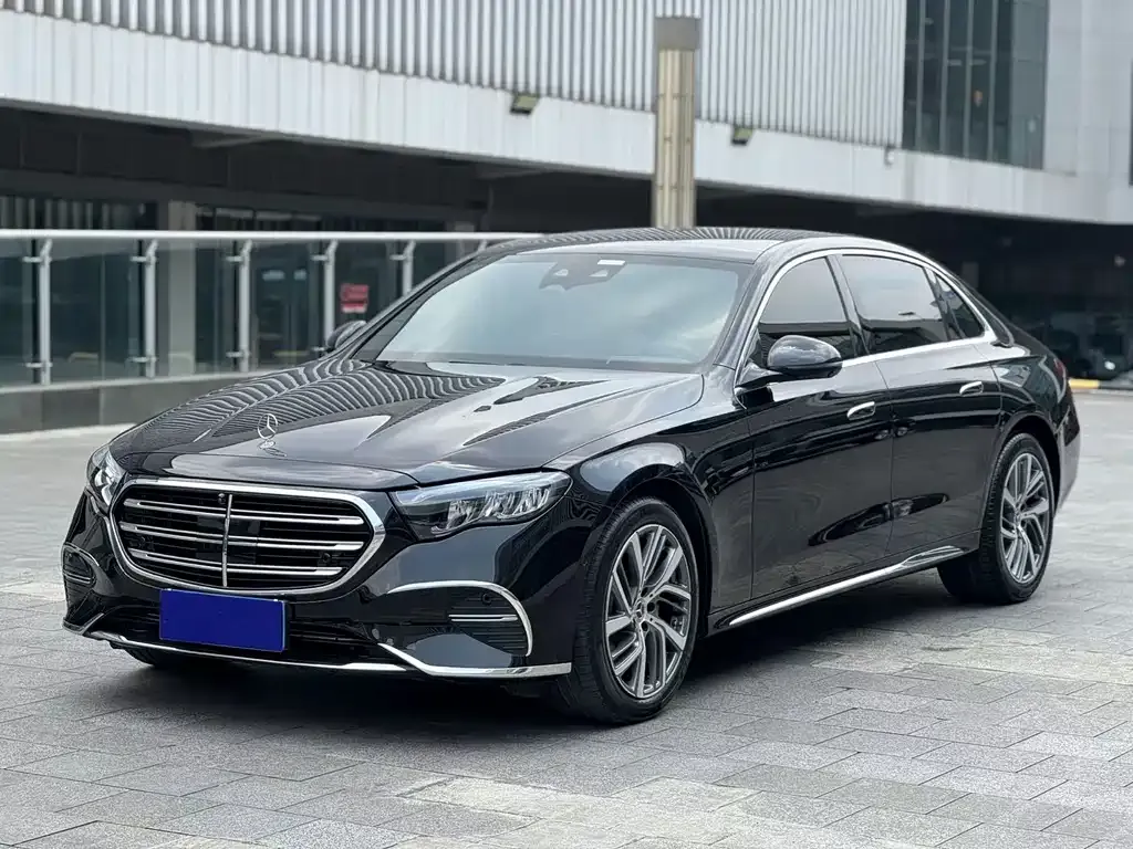 Mercedes-Benz E-Class — фото 1