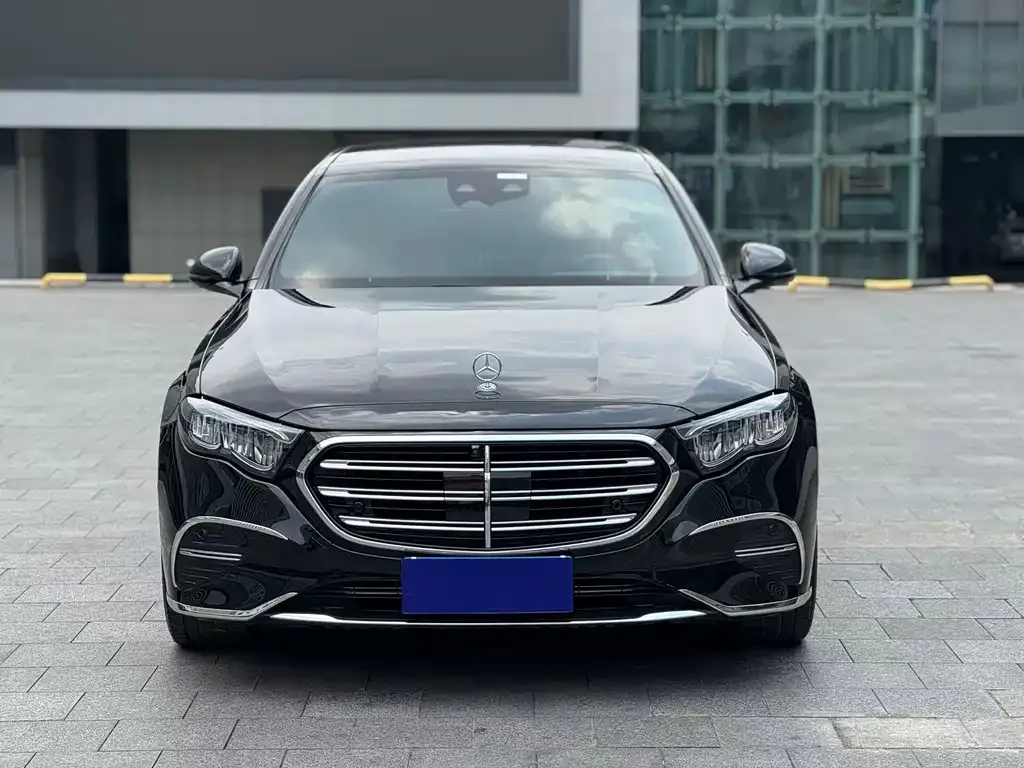 Mercedes-Benz E-Class — фото 2