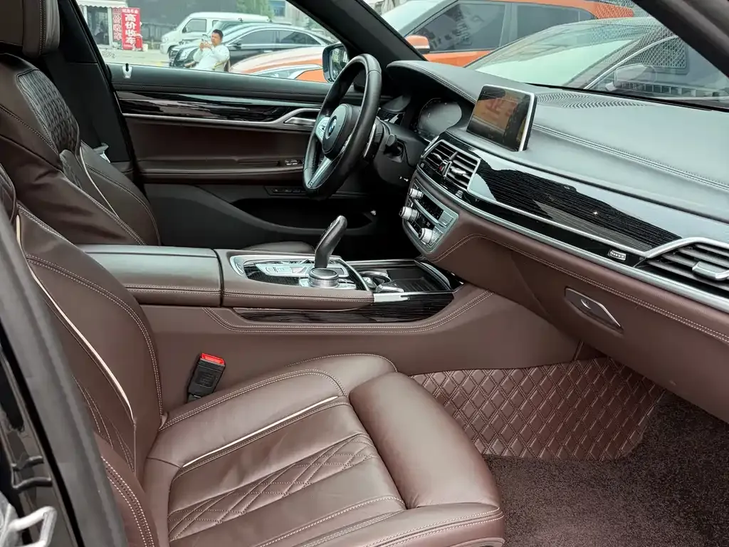 BMW 7 Series 2021 из CN, фото 6