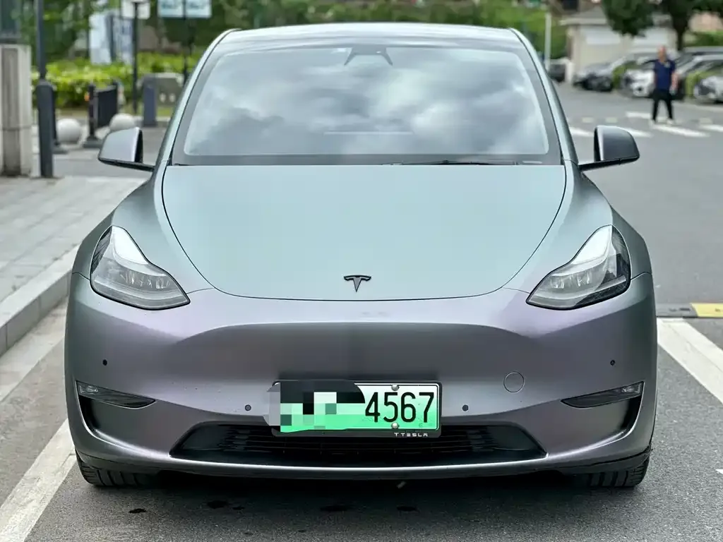Tesla Model Y — фото 1