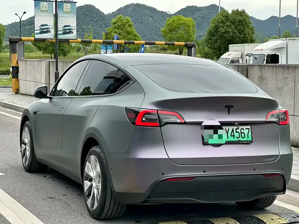 Tesla Model Y — фото 9