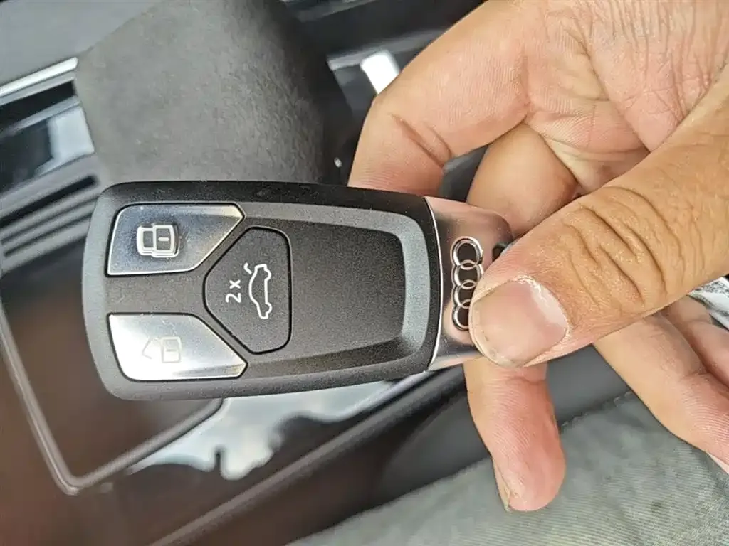 Audi A4L — фото 7