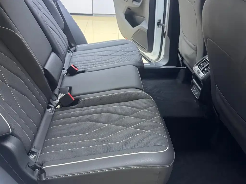 Volkswagen Tiguan L 2023 из CN, фото 6