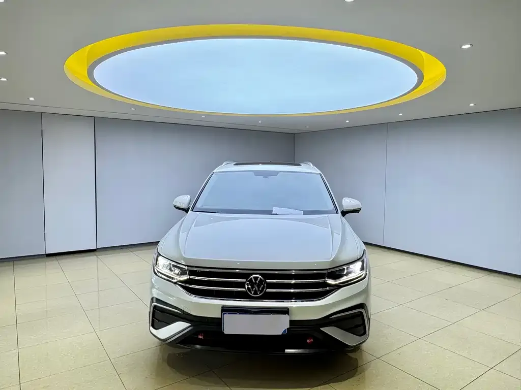 Volkswagen Tiguan L 2023 из CN, фото 2