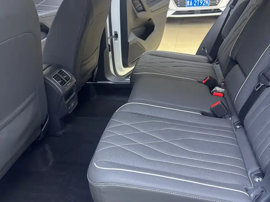 Volkswagen Tiguan L 2023 из CN, фото 7
