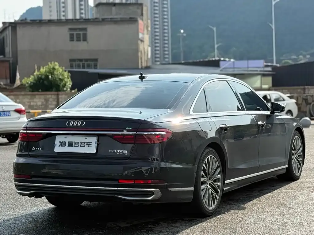 Audi A8 — фото 5