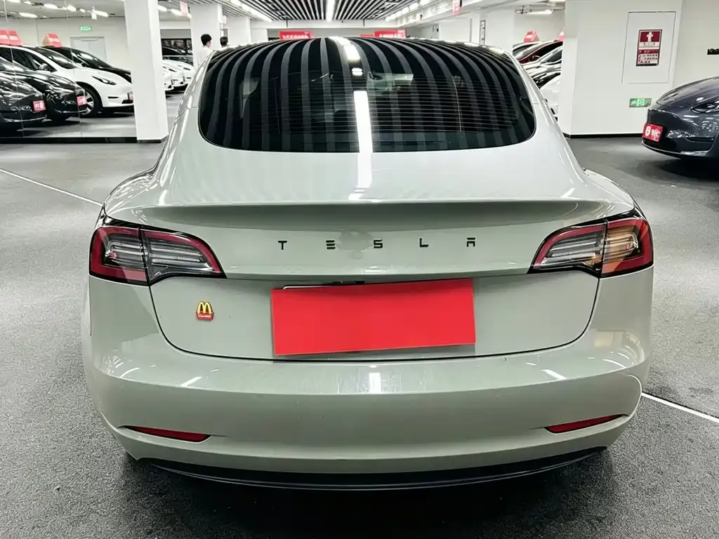 Tesla Model 3 — фото 7