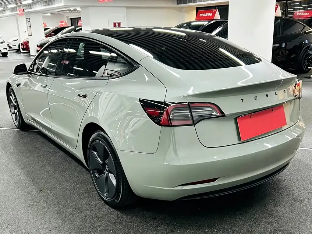 Tesla Model 3 — фото 9