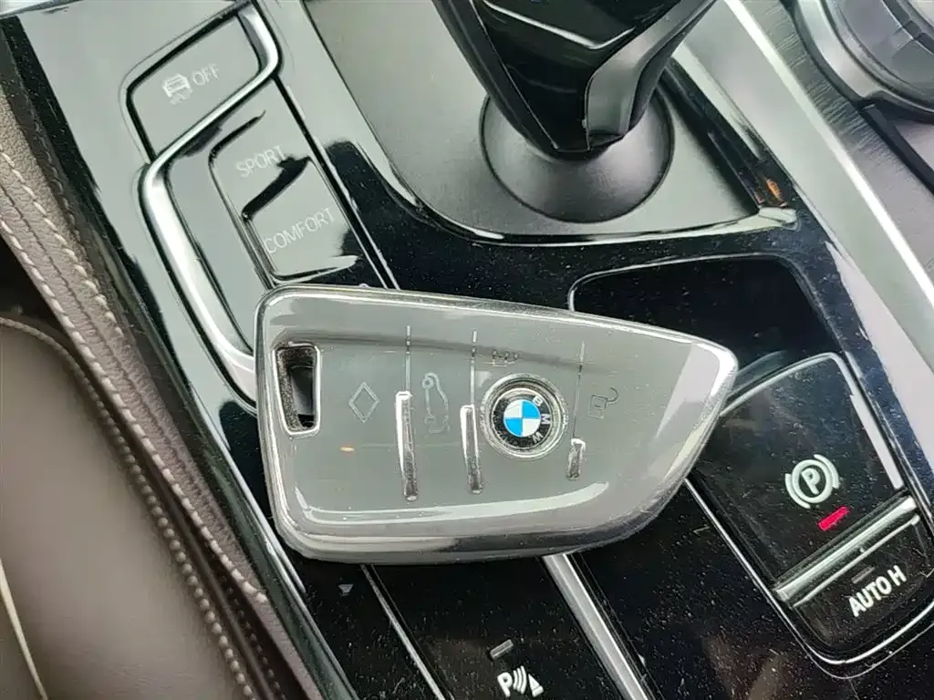 BMW 5 Series — фото 8