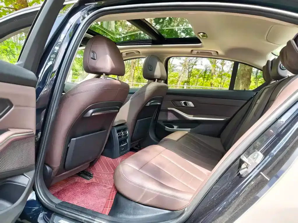 BMW 3 Series 2021 из CN, фото 2
