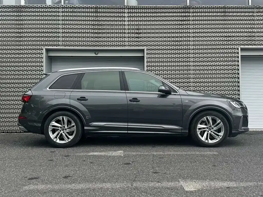 Audi Q7 2021 из CN, фото 6