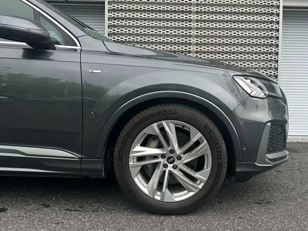 Audi Q7 2021 из CN, фото 5