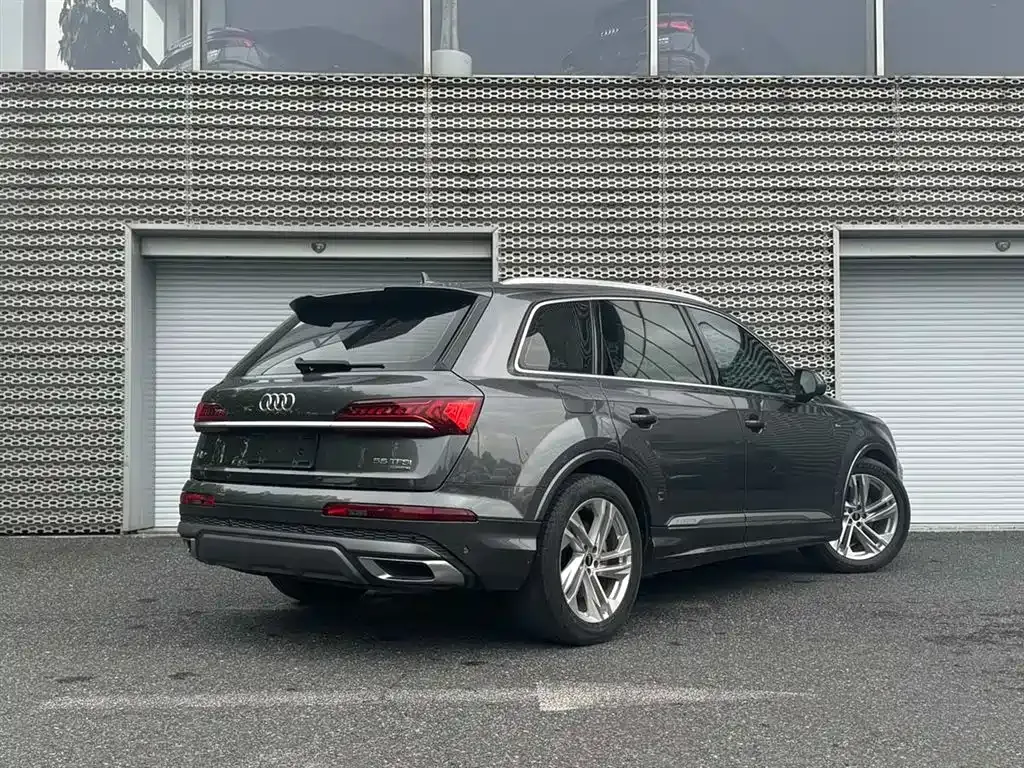 Audi Q7 2021 из CN, фото 10