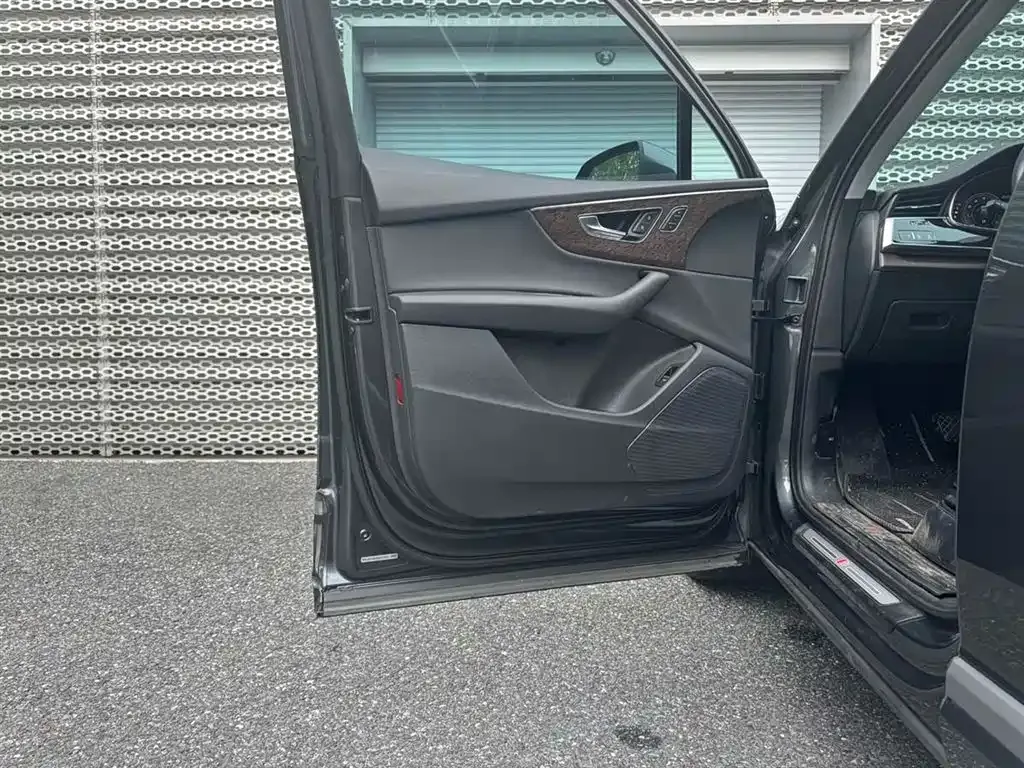 Audi Q7 2021 из CN, фото 2