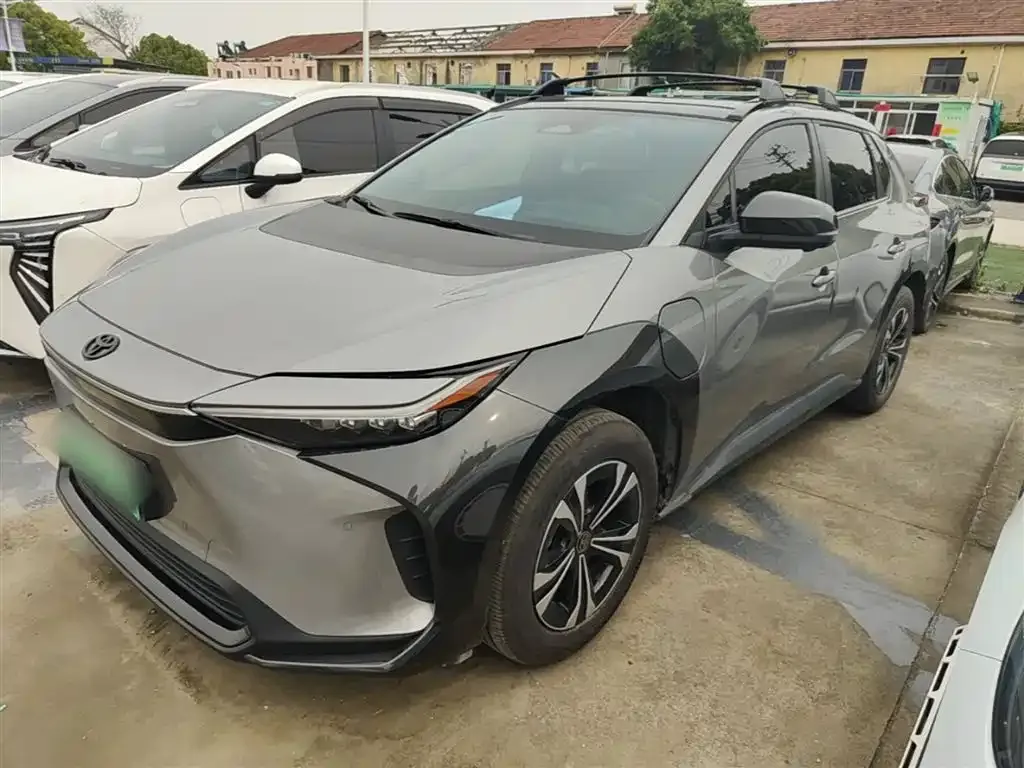 Toyota bZ4X 2023 из CN, фото 8