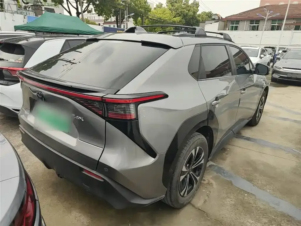 Toyota bZ4X 2023 из CN, фото 4