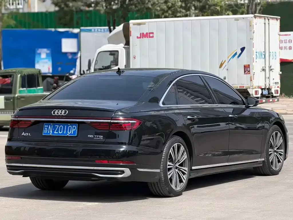 Audi A8 — фото 4