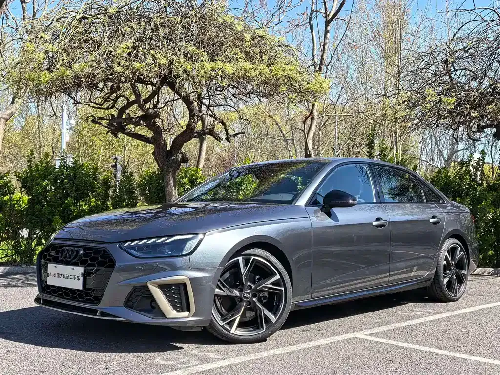 Audi A4L — фото 1