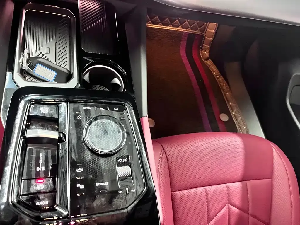 BMW 5 Series 2025 из CN, фото 10