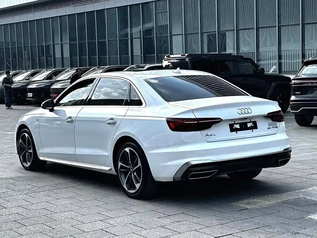Audi A4L — фото 9