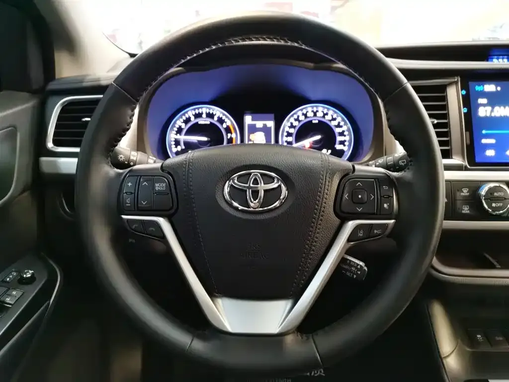 Toyota Highlander — фото 5