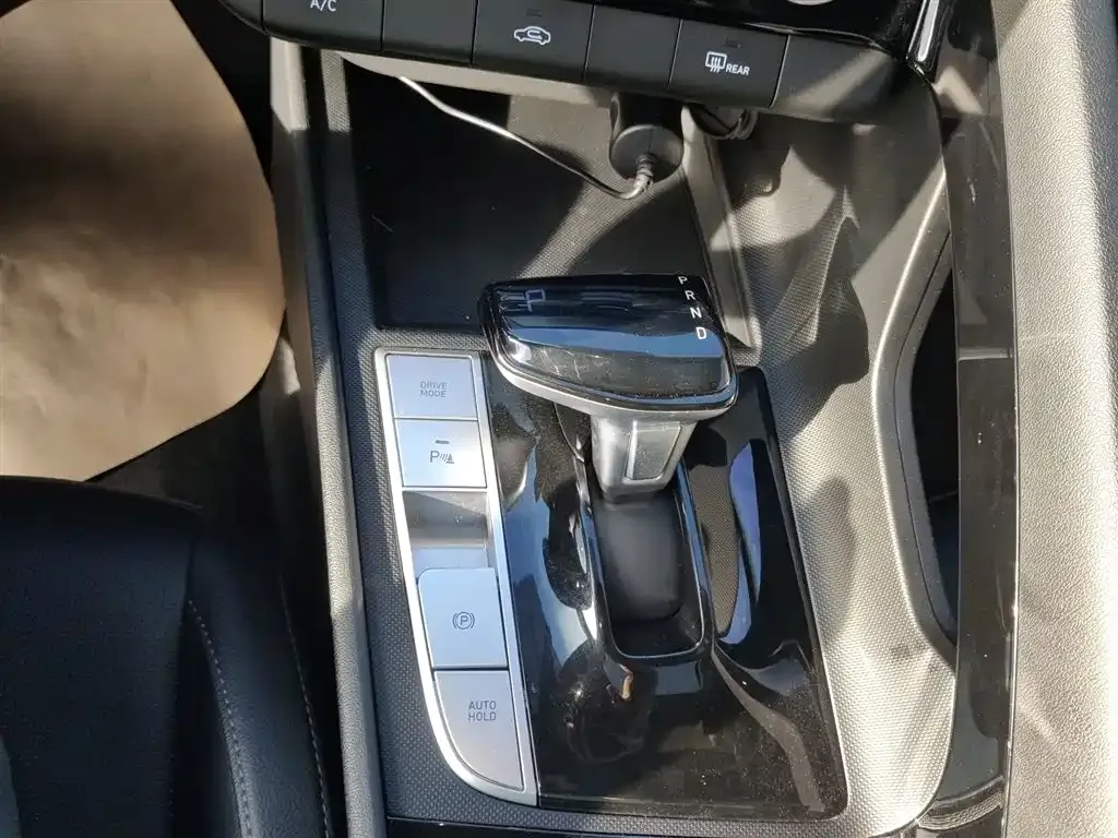 Hyundai Elantra — фото 10