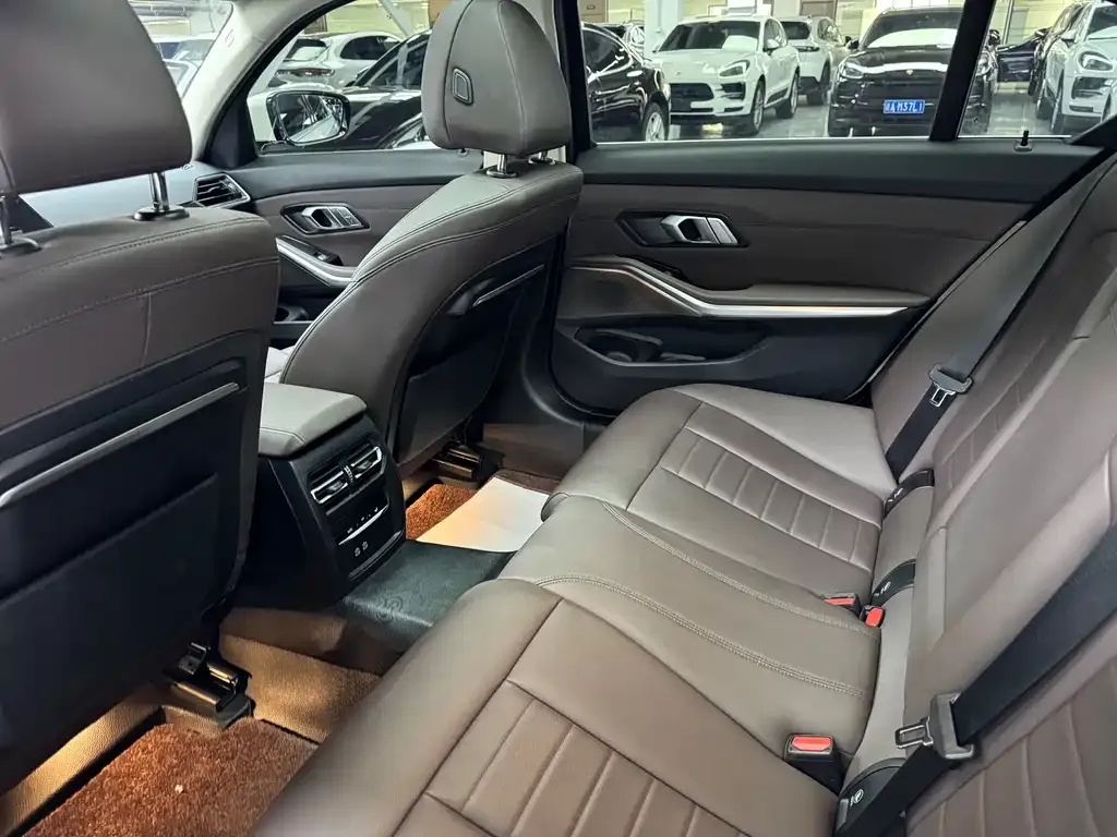 BMW 3 Series 2021 из CN, фото 6