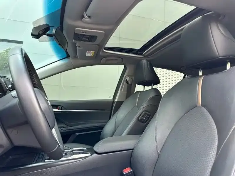 Toyota Camry 2023 из CN, фото 2
