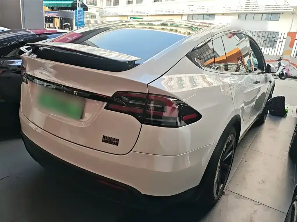 Tesla Model X — фото 6