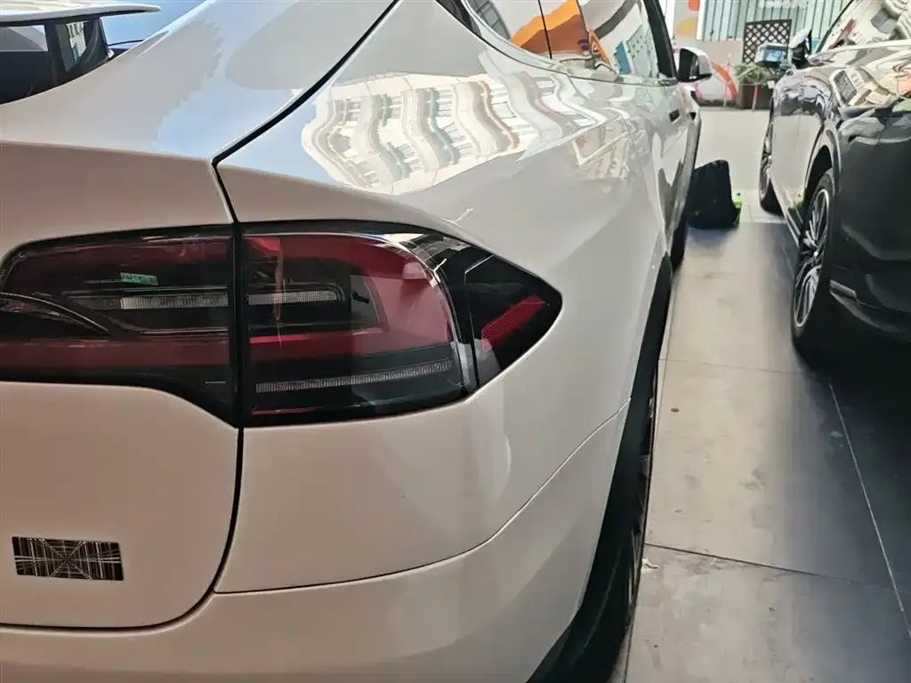 Tesla Model X — фото 4