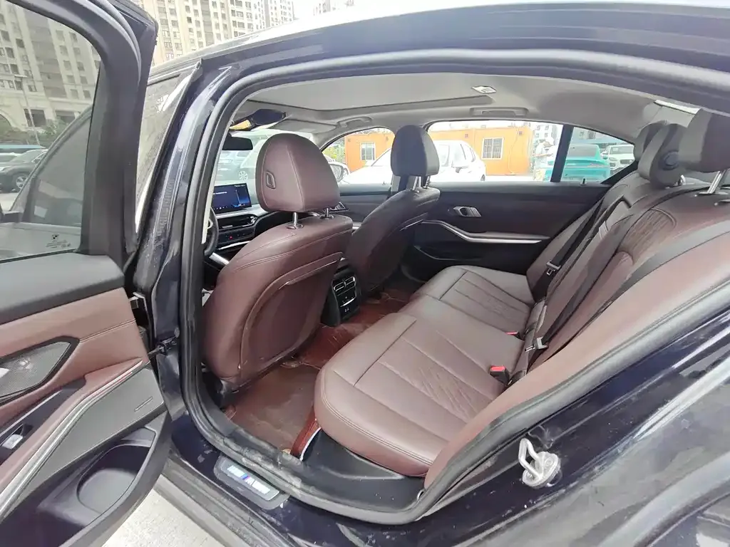 BMW 3 Series 2025 из CN, фото 4