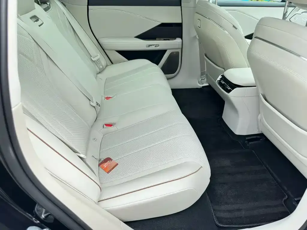 Toyota Platinum 7 2026 из CN, фото 2
