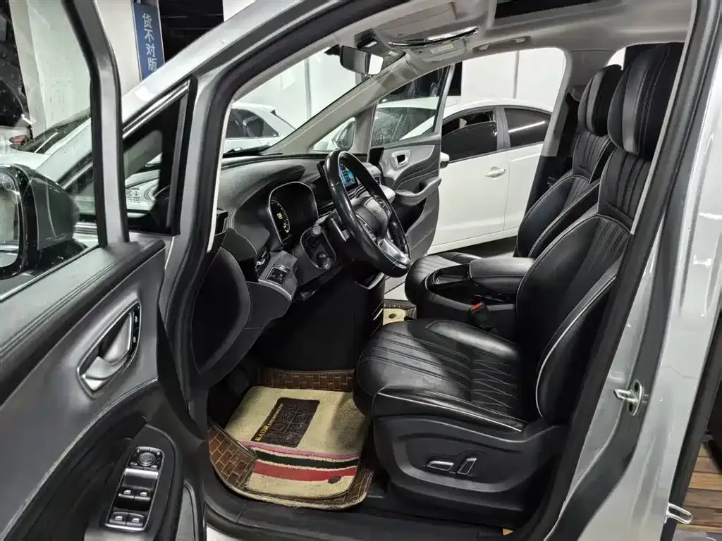 Roewe iMAX8 2021 из CN, фото 6