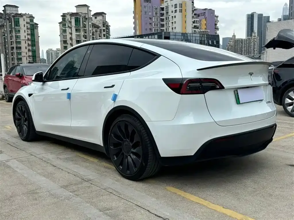 Tesla Model Y — фото 4