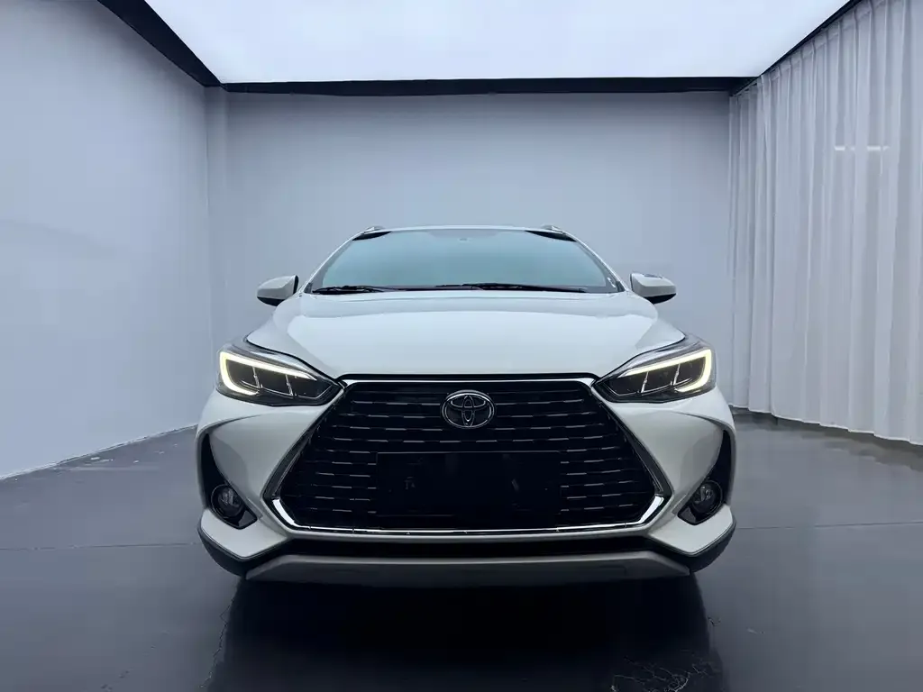 Toyota Yaris L — фото 4