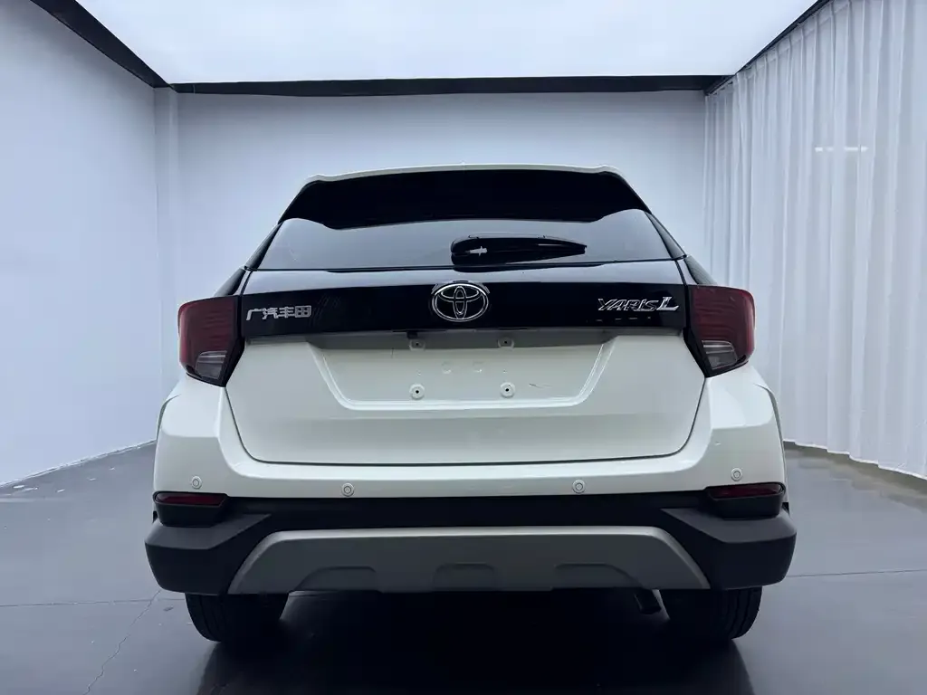 Toyota Yaris L — фото 3