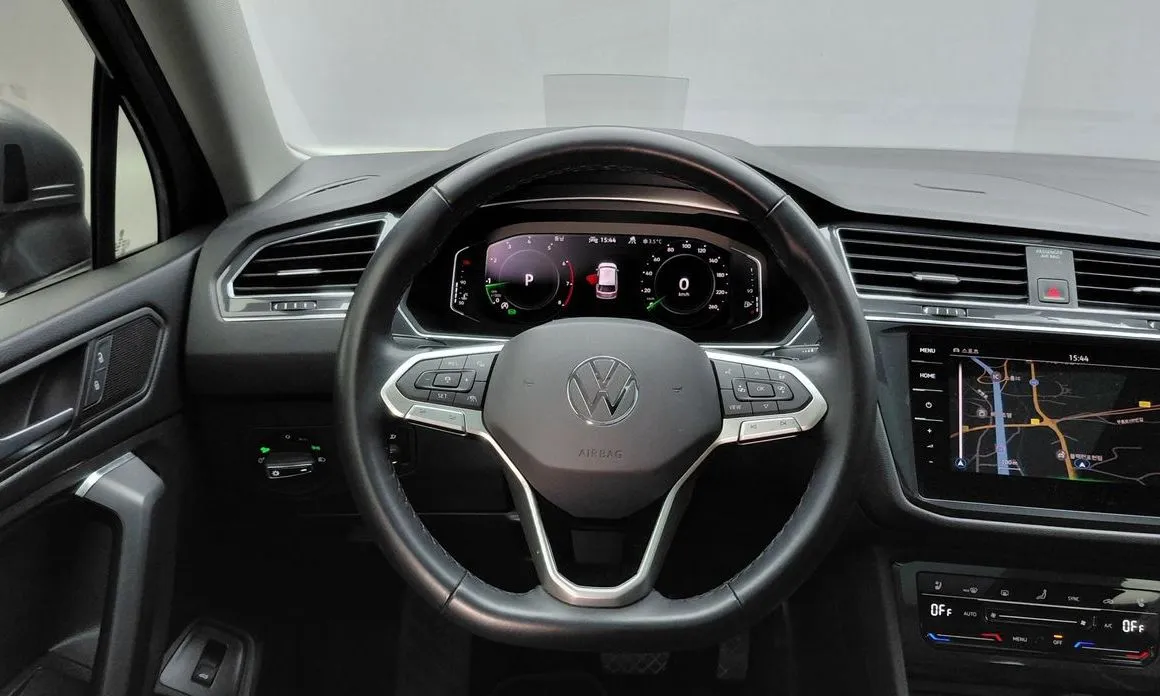 Volkswagen Tiguan — фото 10
