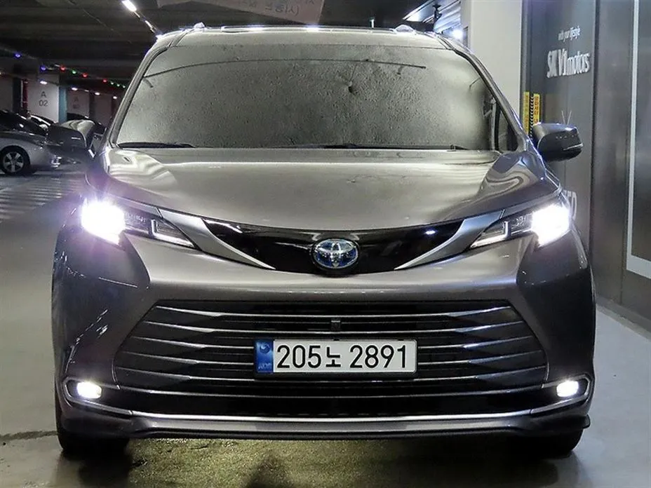 Toyota Sienna 2023 из KR, фото 2