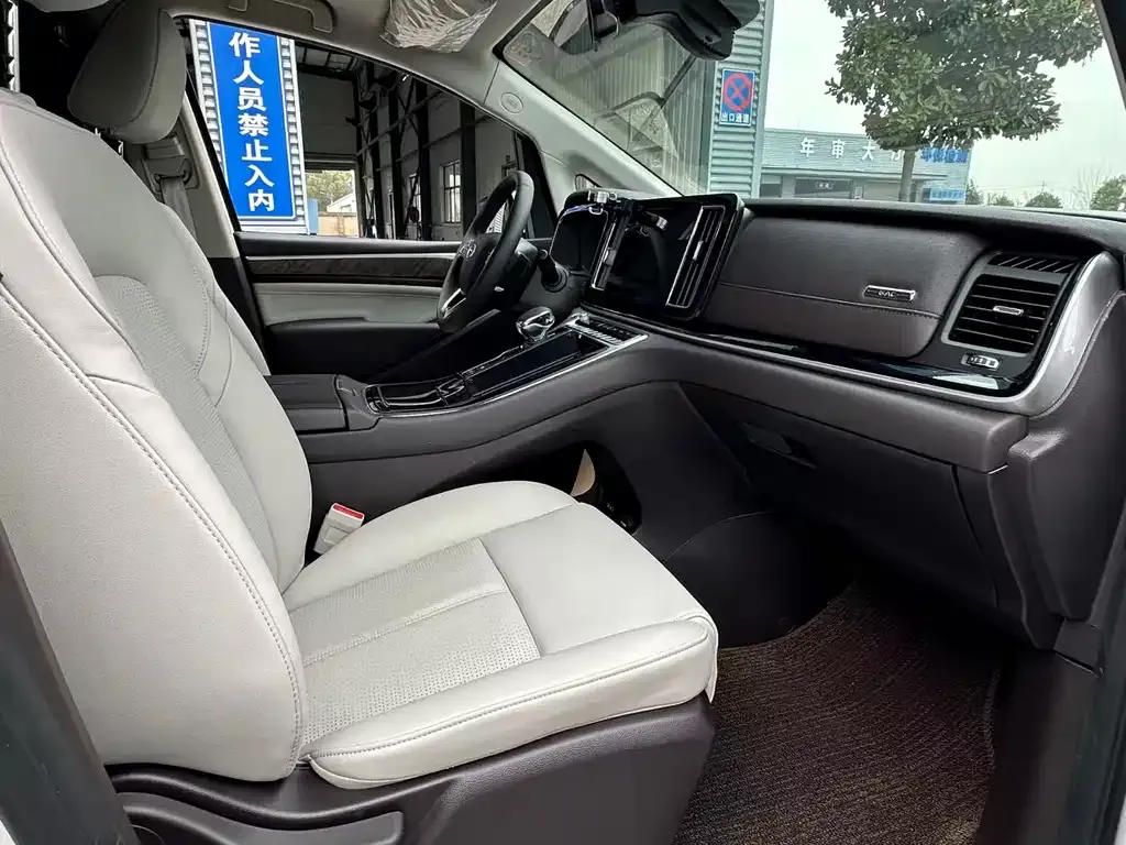 GAC Motor Trumpchi M8 — фото 10