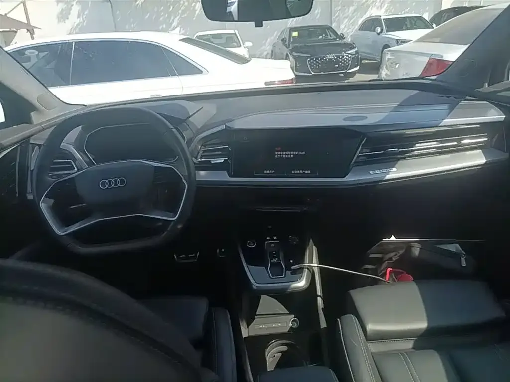 Audi Q4 e-tron — фото 2
