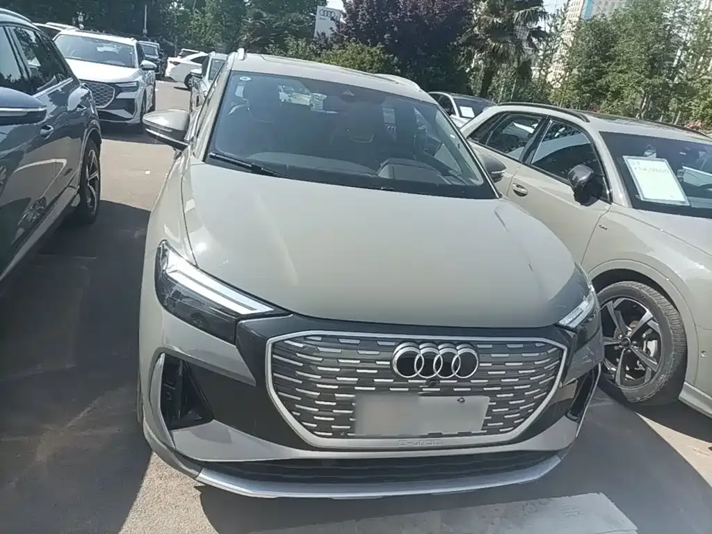 Audi Q4 e-tron — фото 10