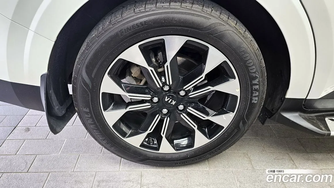 Kia Carnival — фото 10