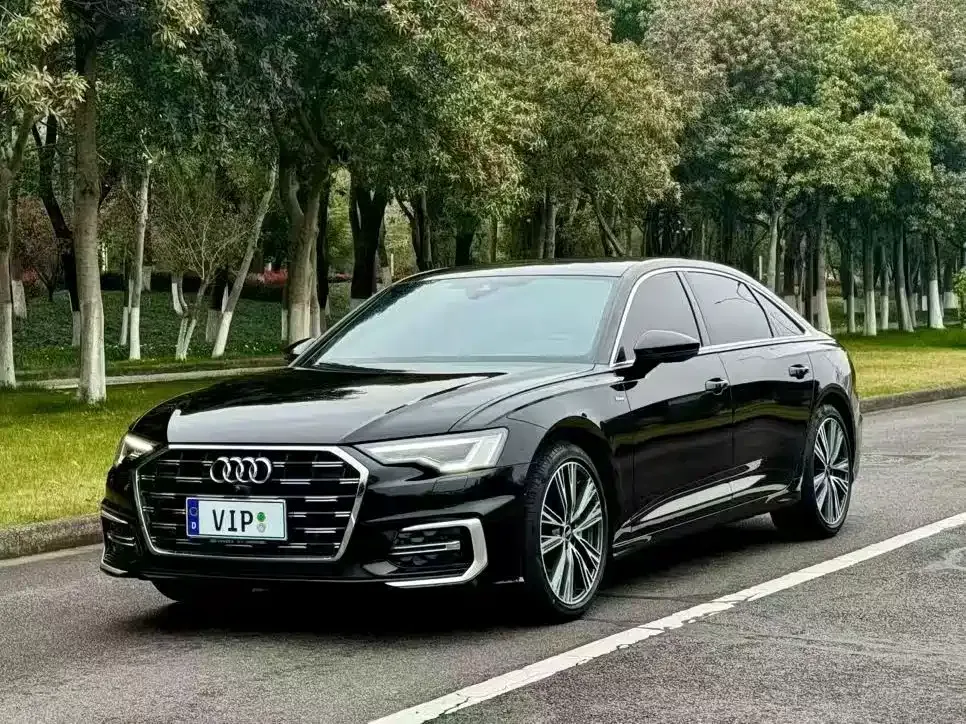 Audi A6L — фото 1